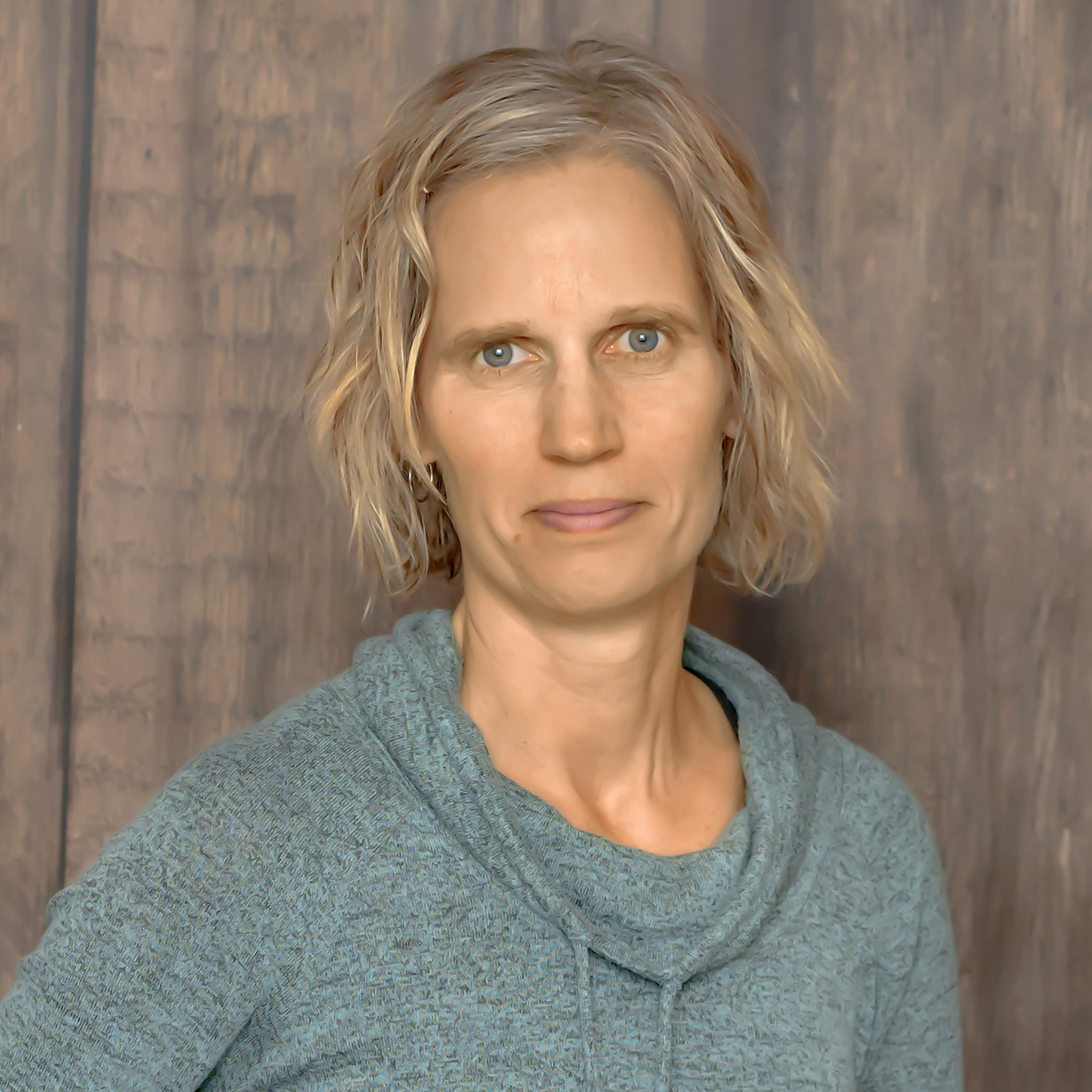 Portrait of Michelle DenBak, family photographer in St. Catharines