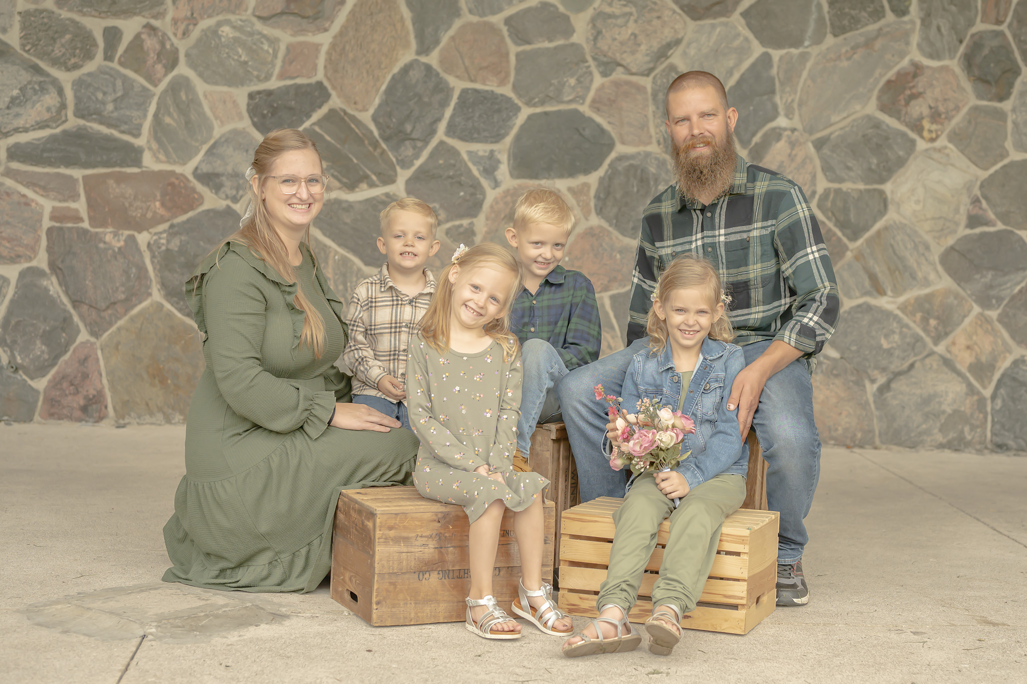 Fall professional extended family session of a family with four kids.